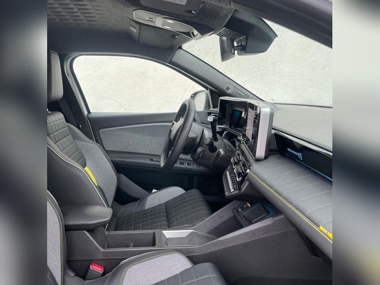 Renault 4 E-Tech Iconiq autonomía confort 110kW foto 7